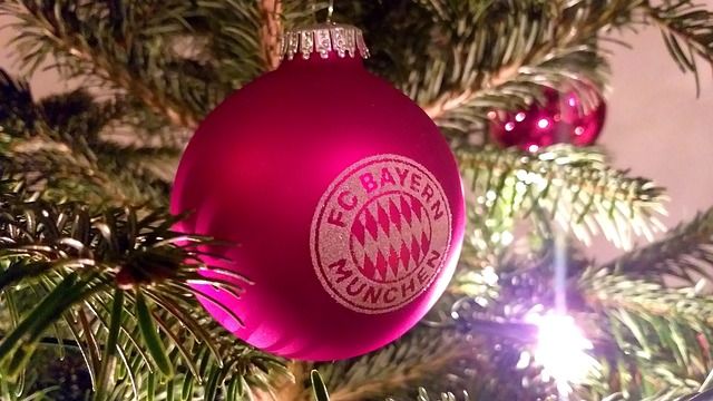 承担着沉重 承担着沉重